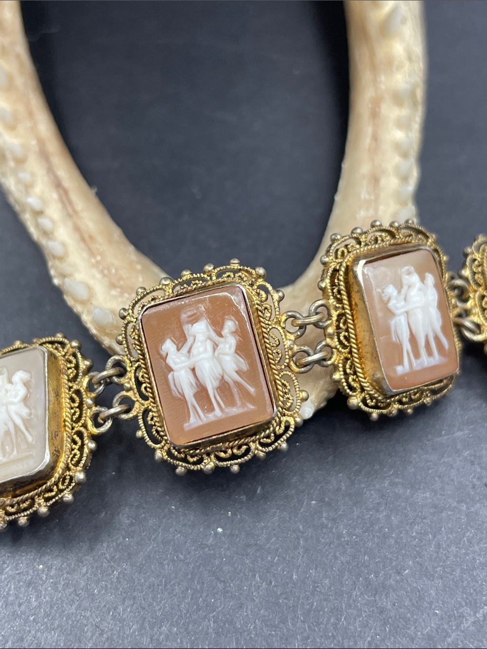 Three graces shell cameo panel vermeil bracelet vintage - Picture 3 of 10